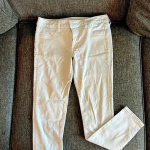 American Eagle white skinny jeans. Regular fit, super stretch.